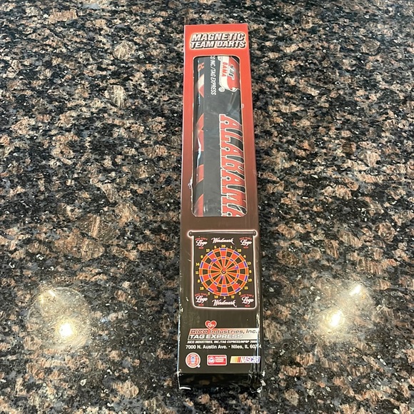 New- Magnetic Team Darts - Picture 1 of 6
